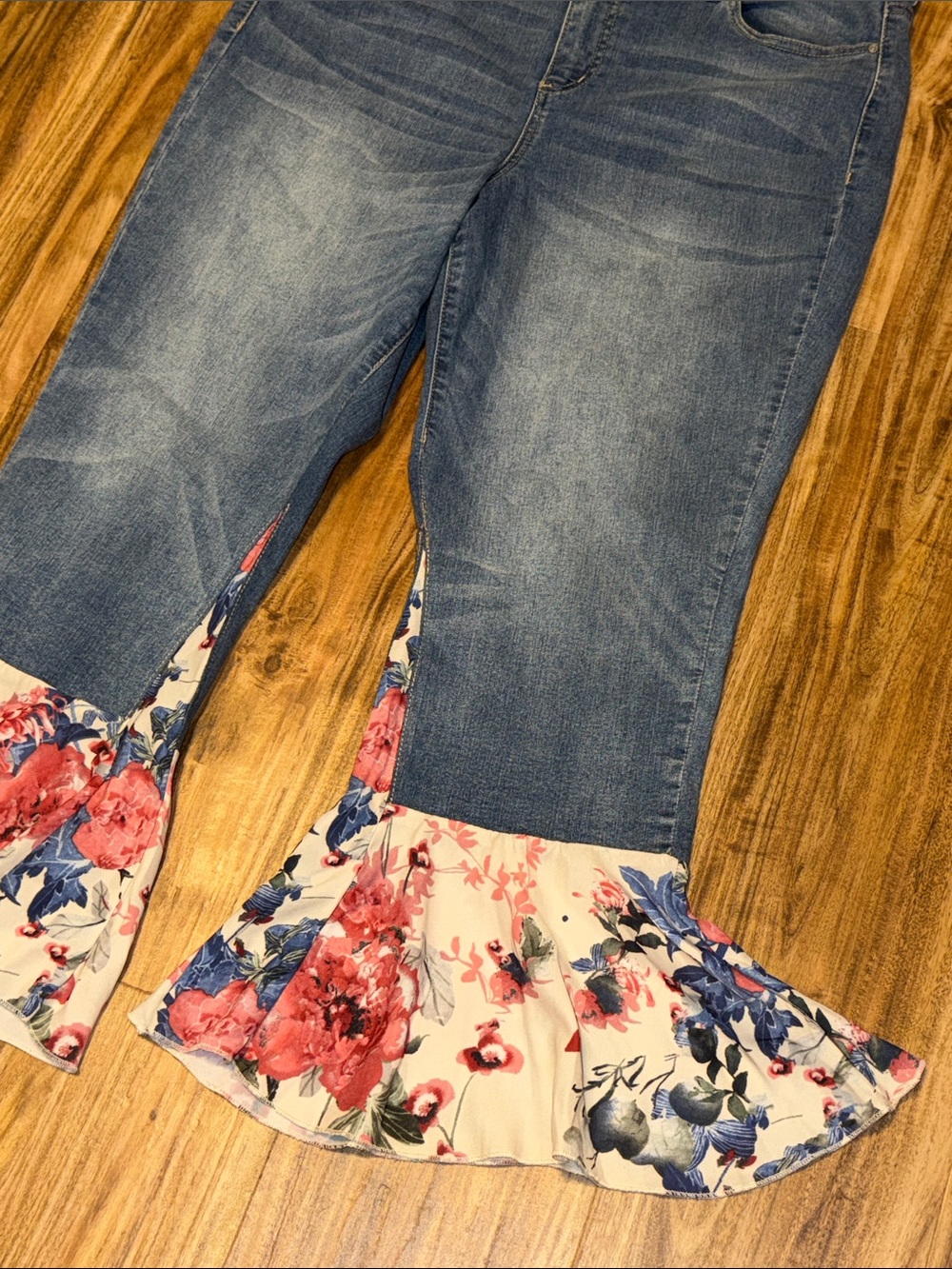 Versona women 33 XL 16 Blue Jeans boho cream floral flounce flare hem ankle crop - Picture 3 of 7